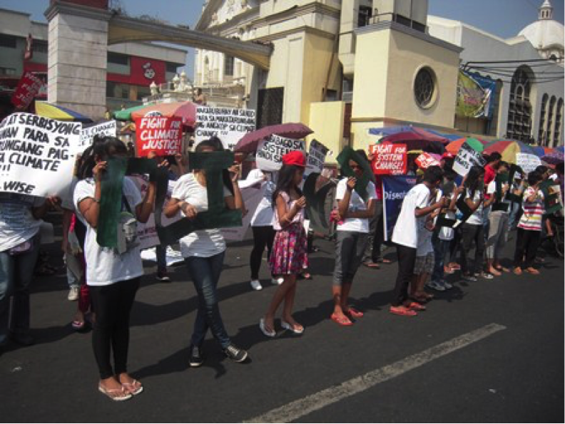 On the Eve of Climate Agreement: Women, Workers, Urban Poor Groups Hold Protest To Demand Climate Justice; Belies Aquino’s Stance In The Paris Talks